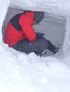 雪山雪洞体験・登頂